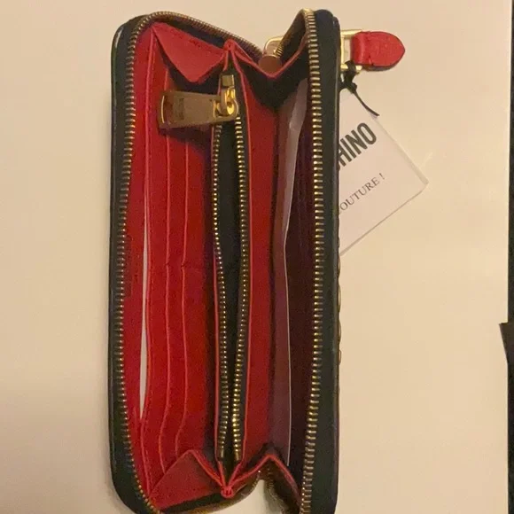 Moschino Logo Pebble Leather Zip-Around Long Wallet - Picture 4 of 9